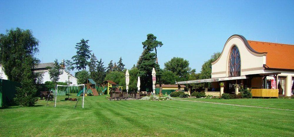 Wellness Hotel Spark Malacky Zewnętrze zdjęcie